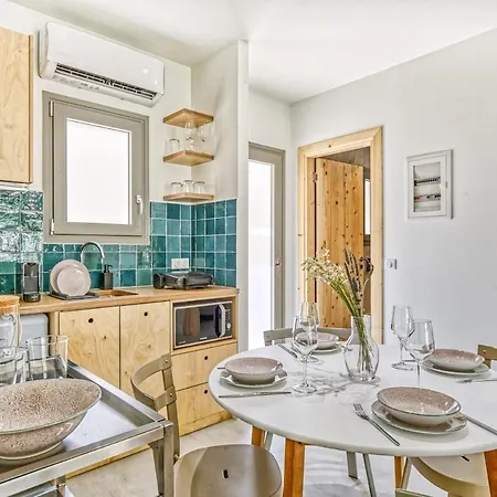 Kumquart Estate-lemon- 4 Bed Apartment *