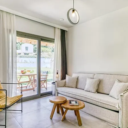 Kumquart Estate-lemon- 4 Bed Apartment Aspiotades