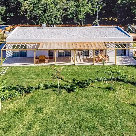 Kumquart Estate-lemon- 4 Bed