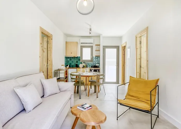 Kumquart Estate-lemon- 4 Bed דירה *